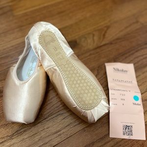 Nikolay “Streampointe” pointe shoes